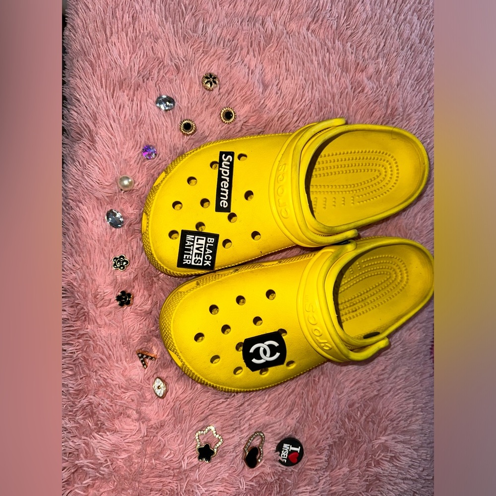 CROCS SIZE 9 woman 7 me
